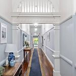 The Deck! 2 Bed/1 Bath/1 Car ~ New Farm