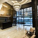 1Br Apt With Parking And Pool Near Shops