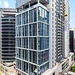 Luxury City Center King Bed Apartment And Study