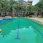 Large Studio Balcony, Spa & Pool