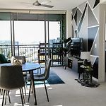 River View Apartment In Brisbane With Parking