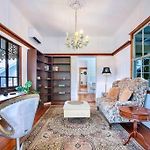 Charming Heritage House In The Heart Of The City