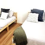 Perfect Locale 2Bed Apt Parking