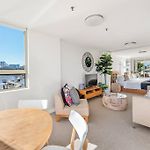Fab! ~ Skyline City, Water + Story Bridge Views