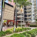 Resort Living - 10Mins Cbd - 2Bed / 2Bath / 1Car