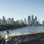 Resort Living - 10Mins Cbd - 2Bed / 2Bath / 1Car