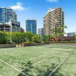 Resort Living - 10Mins Cbd - 2Bed / 2Bath / 1Car