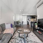South Bank Styling! ~ 1Bed, 1Bath, 1Car, Balcony