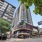 South Bank Styling! ~ 1Bed, 1Bath, 1Car, Balcony