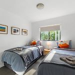 Home Away From Home! 2Bed/1Bath/Car/Pool~2Kms Cbd