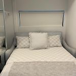 Luxury City Center King Bed Apartment And Study