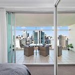 City Heights! 2Bed/1Bath/1Car/Views ~ Cbd