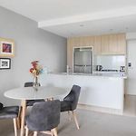 54Q Abnb-Style Apt Opposite Lush Park Playground, Portside 2Br Fpkg
