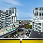 54Q Abnb-Style Apt Opposite Lush Park Playground, Portside 2Br Fpkg