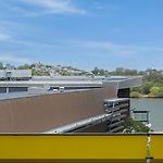 54Q Abnb-Style Apt Opposite Lush Park Playground, Portside 2Br Fpkg