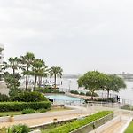 Riverside Retreat! Beautiful Water Views! - New Farm