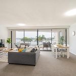 Riverside Retreat! Beautiful Water Views! - New Farm