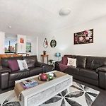 Amazing Astor Apartment ~ 5 Mins Brisbane Cbd