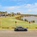 On Esplanade Own Flat & Pool, 2 Kms To Manly Cafe Precinct