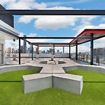 Heart Of The Valley Chic High Level 2Br Apartment