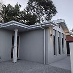 Immaculate 2-Beds Entire House Chermside Brisbane