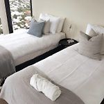 Executively Inspired - 2 Bed 2 Bath Apt On Queen St With Carpark Fast Wifi Rooftop Pool And Sleeps 5