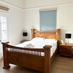 26 Gladstone Rd Highgate Hill
