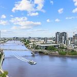 1-Bed Brisbane City Pad With Sweeping Views