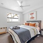 Stylish & Superb! 2Bed/2Bath/1Car~ Walk To Cbd
