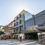Stylish & Superb! 2Bed/2Bath/1Car~ Walk To Cbd