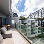 3 Bedrooms 2 Bathrooms Apartment W Parking & Pool
