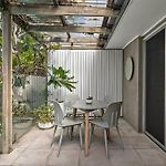 The Sanctuary! 1Bed, 1Bath, 1Car, Pool~Teneriffe