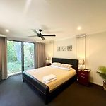 Spacious Hideaway Retreat, Brookfield, Brisbane