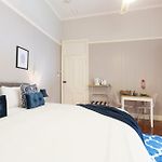 99 Kirkland Bed & Breakfast