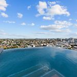 Spacious 1-Bed Unit With Rooftop Infinity Pool