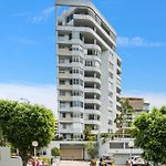 Lavish 3-Bed With Wraparound Balcony And Pool
