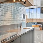 Luxury Stays - Skytower Brisbane L26