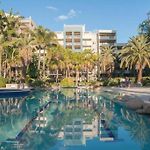 Retro Chic Vibes, Tropical Pool & Prime Location