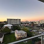 Modern 2-Bed 2-Bath - Walk To Hospital & Westfield
