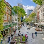 Superb 2Bed 2Bath 1Car Views Cbd