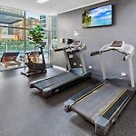 Spacious 2-Bed Apartment With Pool Close To Cbd