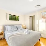 3Bd Townhouse Close To Shops, Transport With Carpark