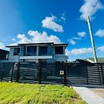 Modern 2 Bedrooms House Close To Qeii Hospital & Grifith Uni