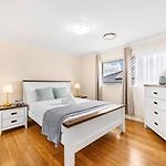 Spacious Central Located Family House At Sunnybank