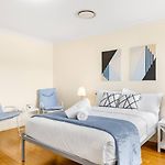 Spacious Central Located Family House At Sunnybank