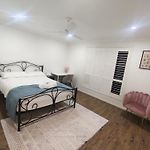 Luxury 3 Bedroom House Near Emp