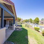 Bauhaus Design 5 Bedrooms Home At Carindale