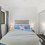 Bright 2B2B Apartment Near The City Free Parking
