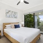 2-Bed Urban Haven With Parking And Balcony
