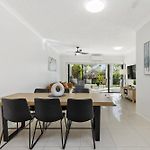 Modern 2-Bed Unit With Parking In South Brisbane